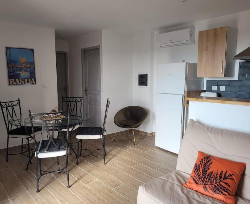 Charmant Petit Logement A 3 Kms De La Plage Belgodere  Bagian luar foto
